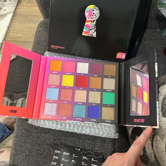 The NikkieTutorials x BEAUTY BAY Pressed Pigment Palette Is  NikkieTutorials x Beauty Bay™️ Limited Edition Eyeshadow Palette 🌈